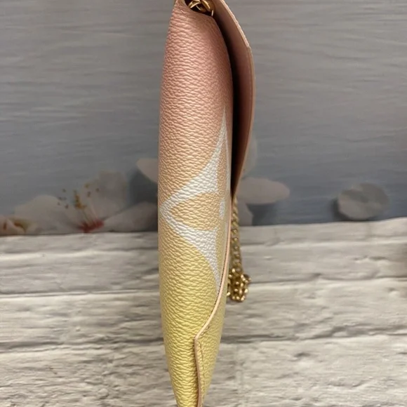 Louis Vuitton Kirigami ByThePool Pochette Clutch Bag Chain +Certificate - Picture 6 of 13